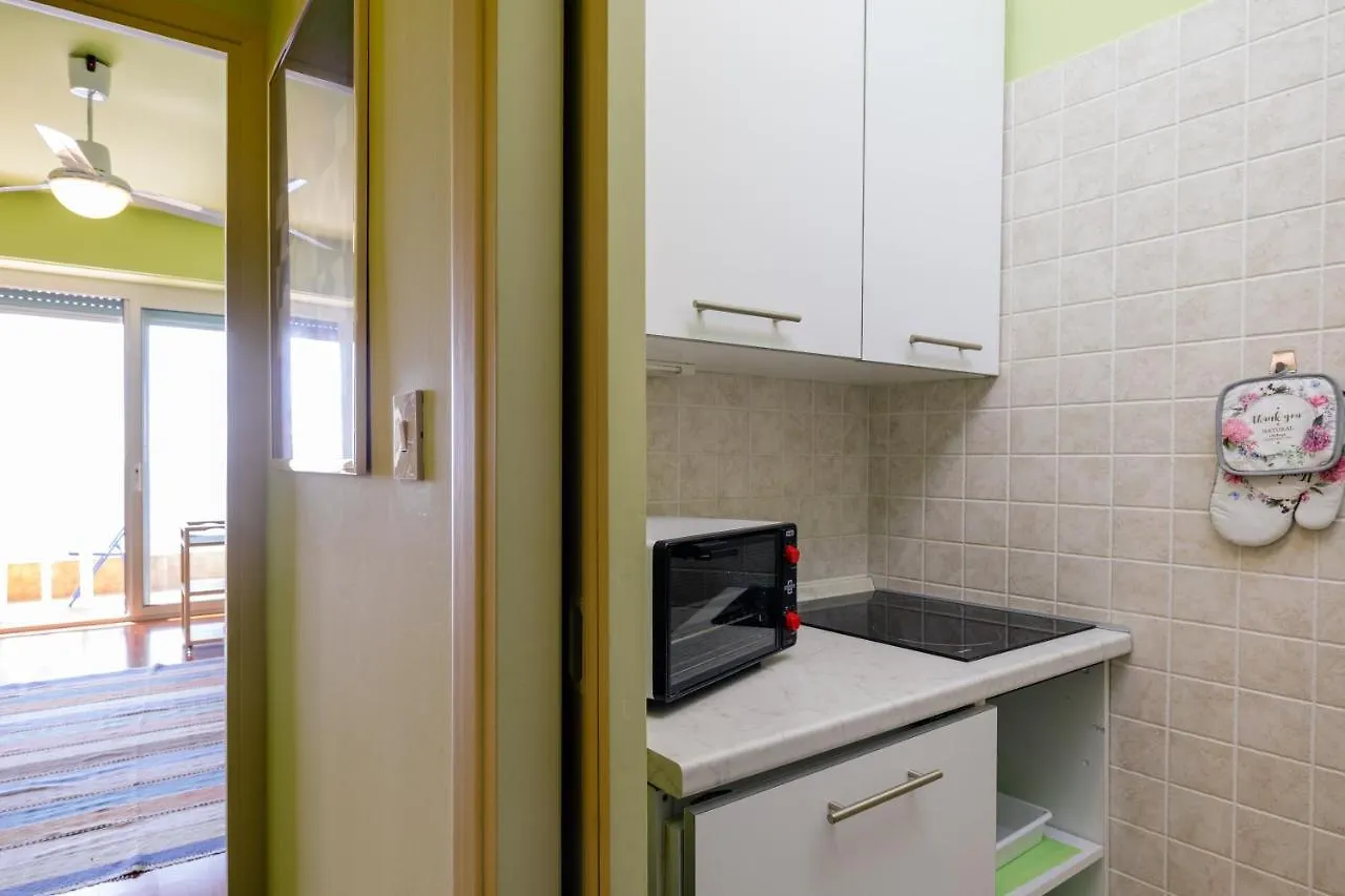 163 - Sunshine Suite 4 Fronte Vista Mare, 100M Spiaggia Sanremo 0*,  Italy