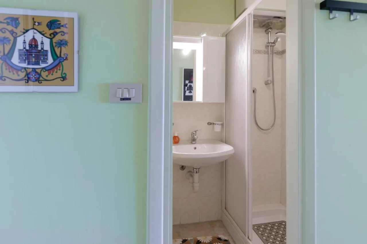 163 - Sunshine Suite 4 Fronte Vista Mare, 100M Spiaggia Sanremo Italy