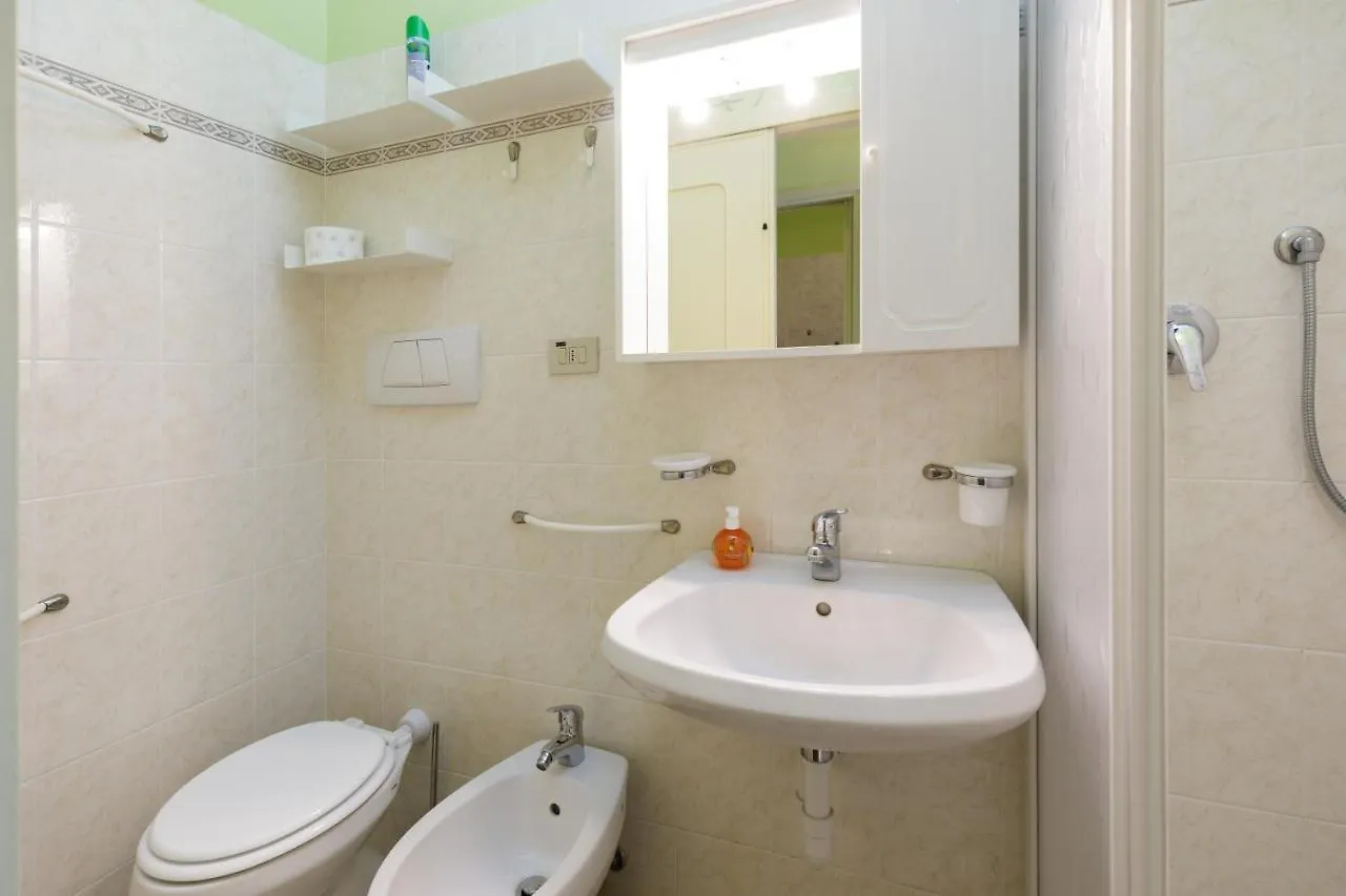 163 - Sunshine Suite 4 Fronte Vista Mare, 100M Spiaggia Sanremo
