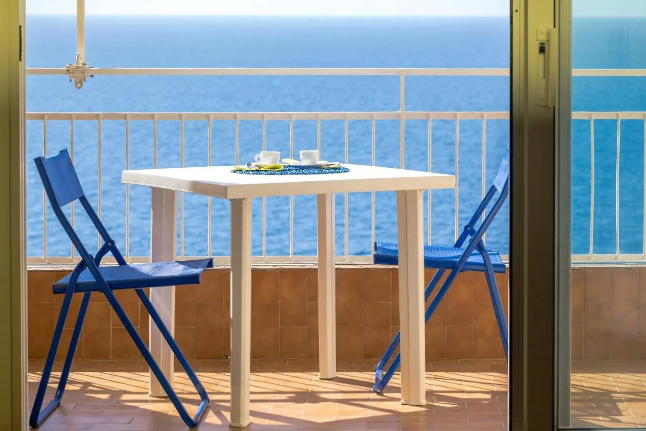 163 - Sunshine Suite 4 Fronte Vista Mare, 100M Spiaggia San Remo 0*,  Italia